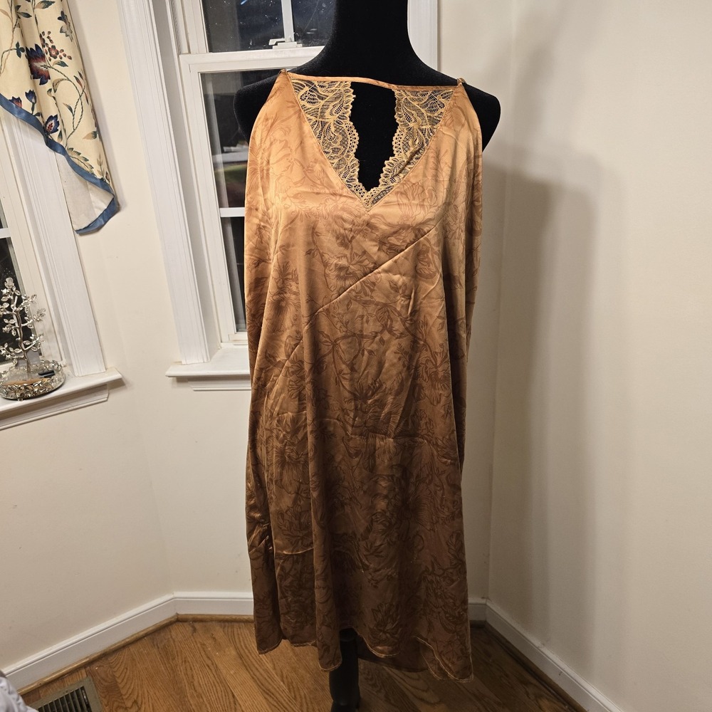 stars above Bronze Lace-Trim Satin Chemise